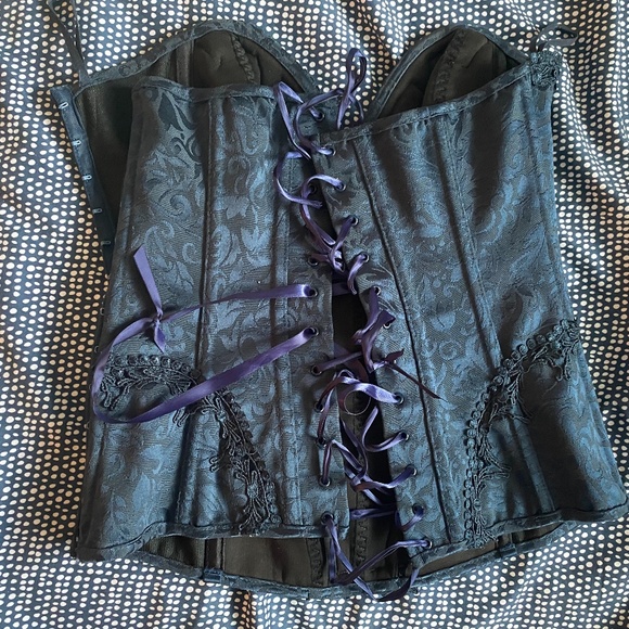 Corset - Picture 2 of 2
